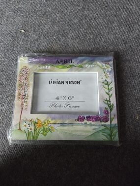 Lillian Vernon April Floral 4" x 6" Photo Frame - Pastel Multicolor